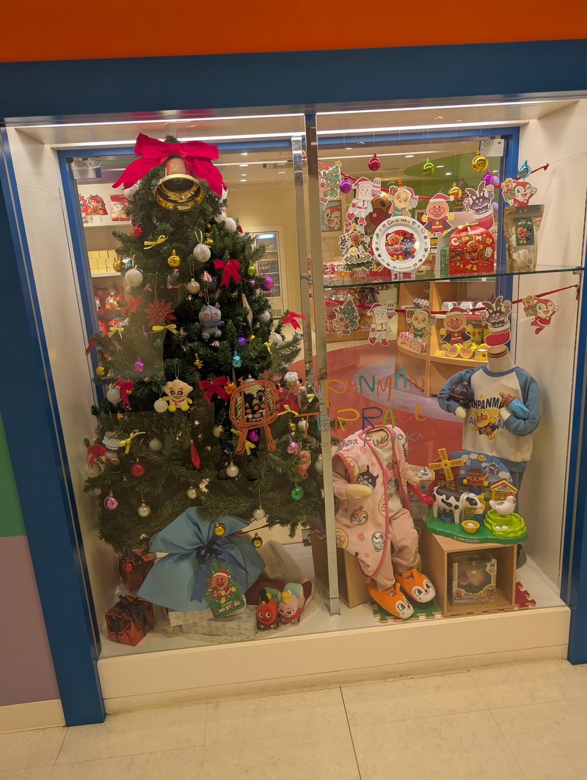 アンパンマンテラスのクリスマスディスプレイ