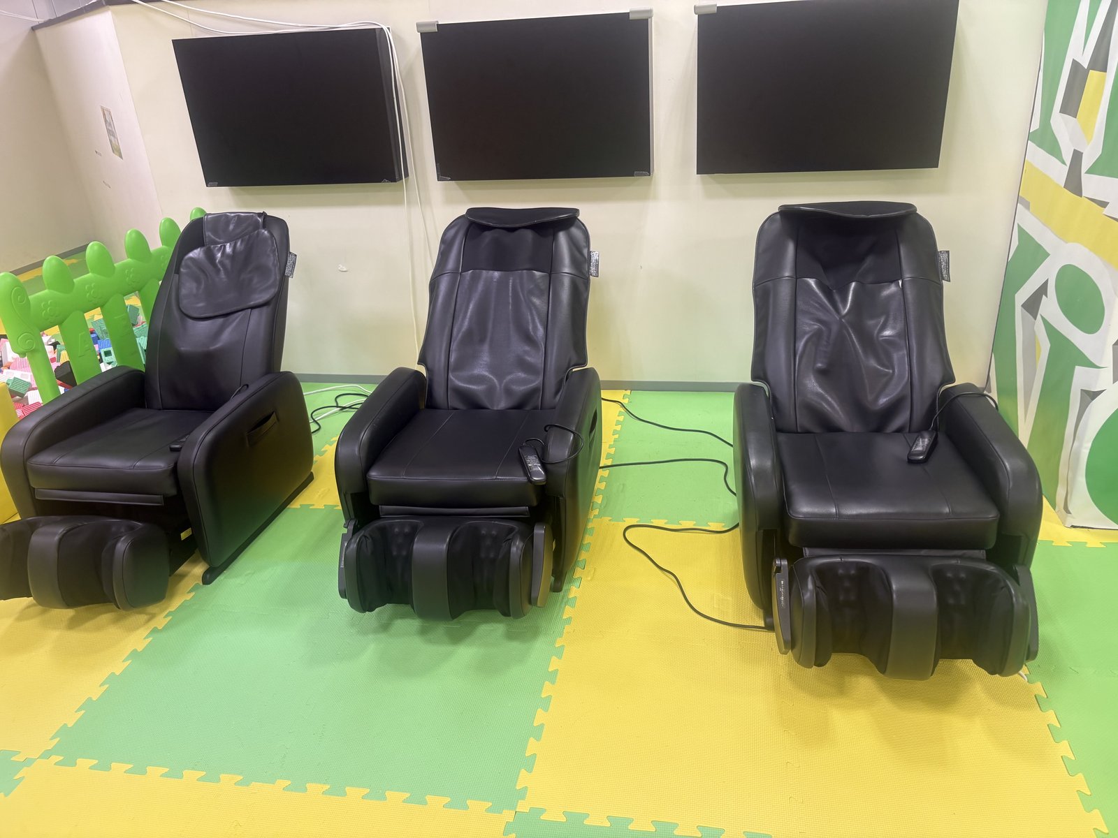 無料で使えるマッサージチェア3台